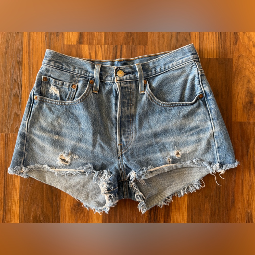 Levi’s 501 Original Fit Shorts — SIZE 26